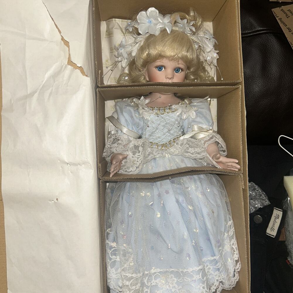 Ashton-Drake Collections Cinderella 16” Porcelain Doll By Brigitte Deval w/stand
